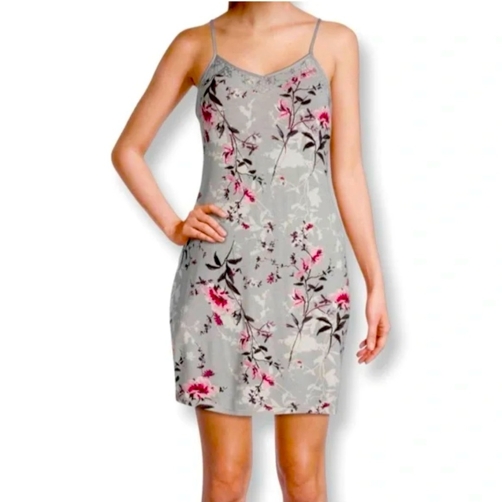 Ambrielle Womens Sleeveless Sweetheart Neck Chemise